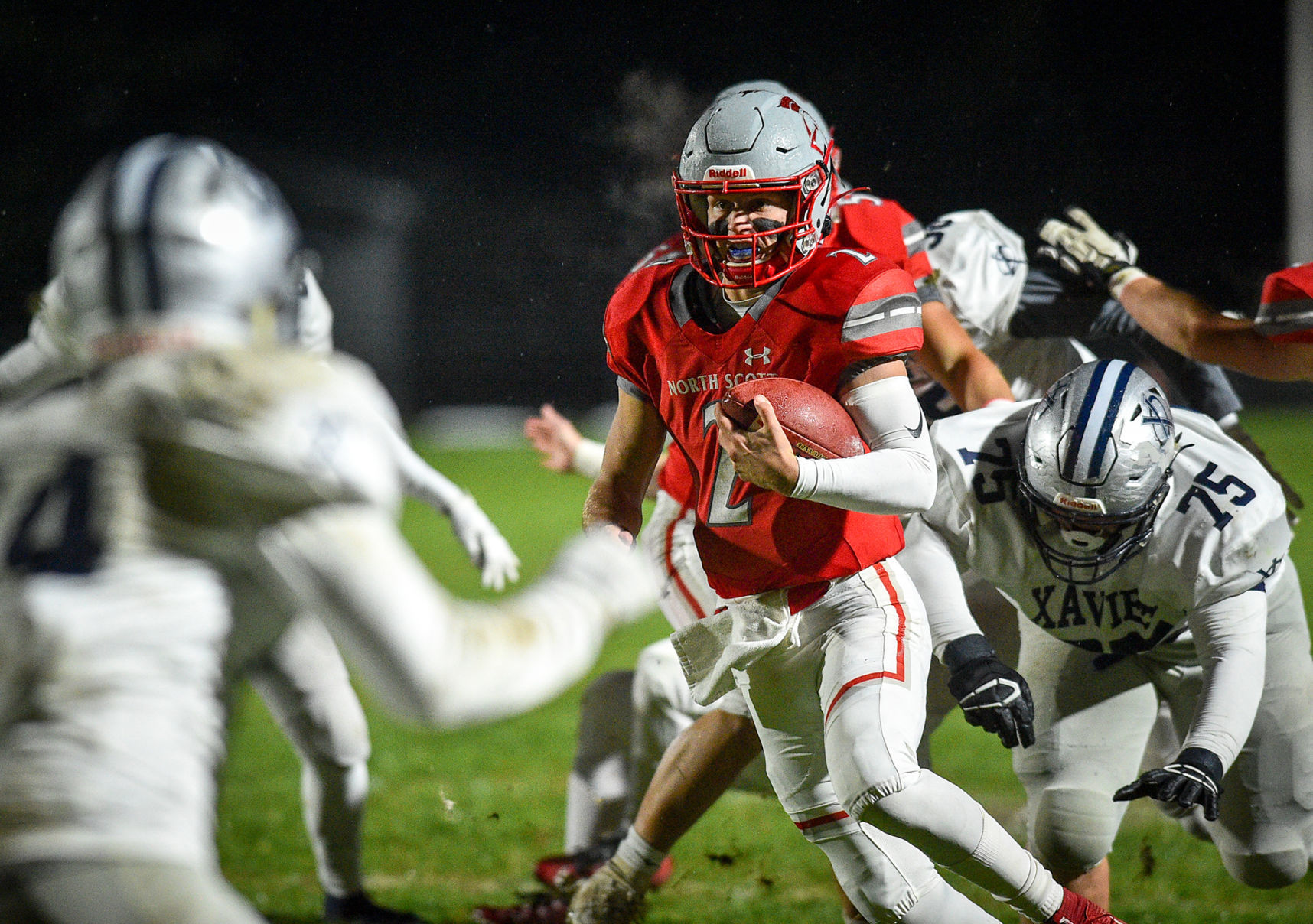 110119-qct-spt-ns-xavier-fball-002a.JPG